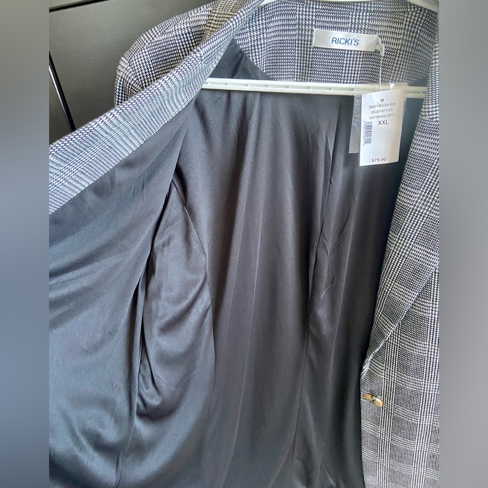 Beautiful Women’s blazer. Size XXL. Ricki’s. Fully lined. BNWT! Pockets. - Picture 7 of 8